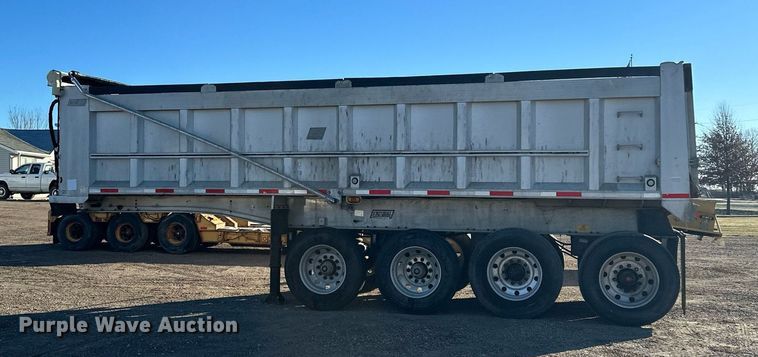 image for item LO9380 2000 East  end dump trailer