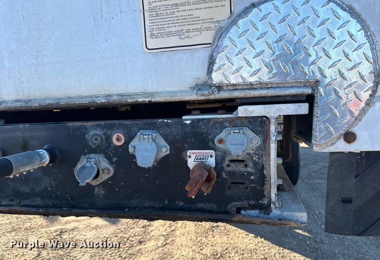 image for item LO9380 2000 East  end dump trailer