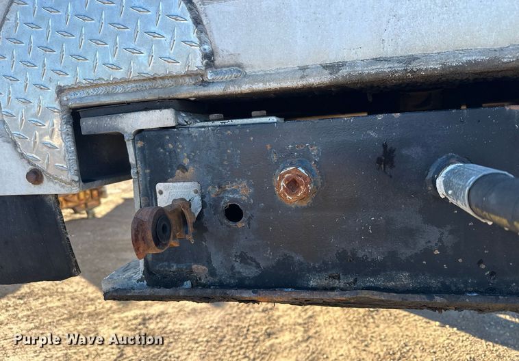 image for item LO9380 2000 East  end dump trailer