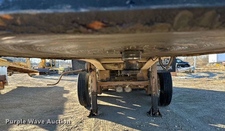 image for item LO9380 2000 East  end dump trailer