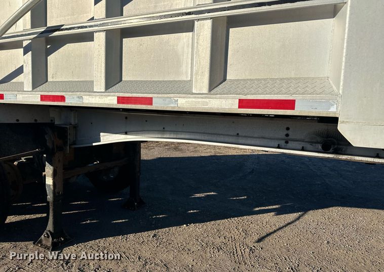 image for item LO9380 2000 East  end dump trailer