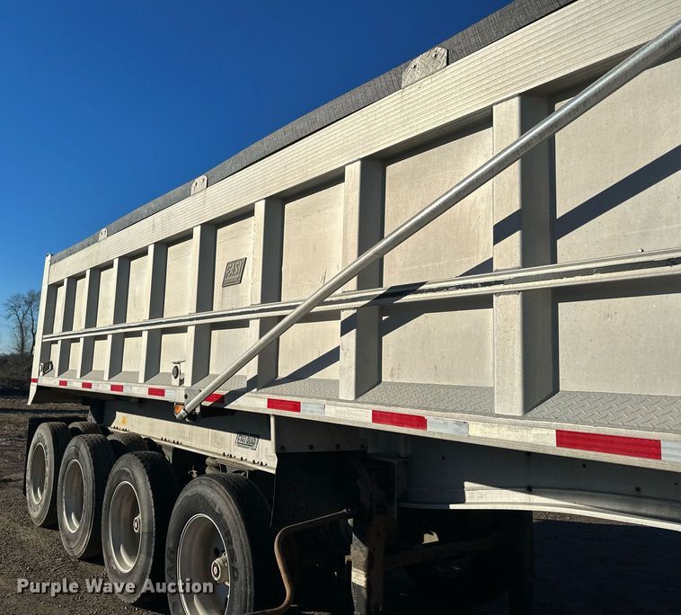 image for item LO9380 2000 East  end dump trailer