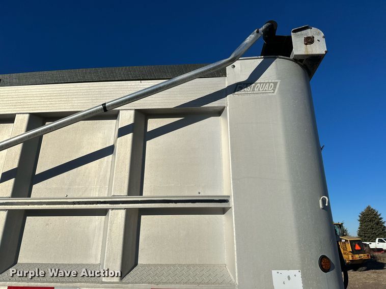 image for item LO9380 2000 East  end dump trailer