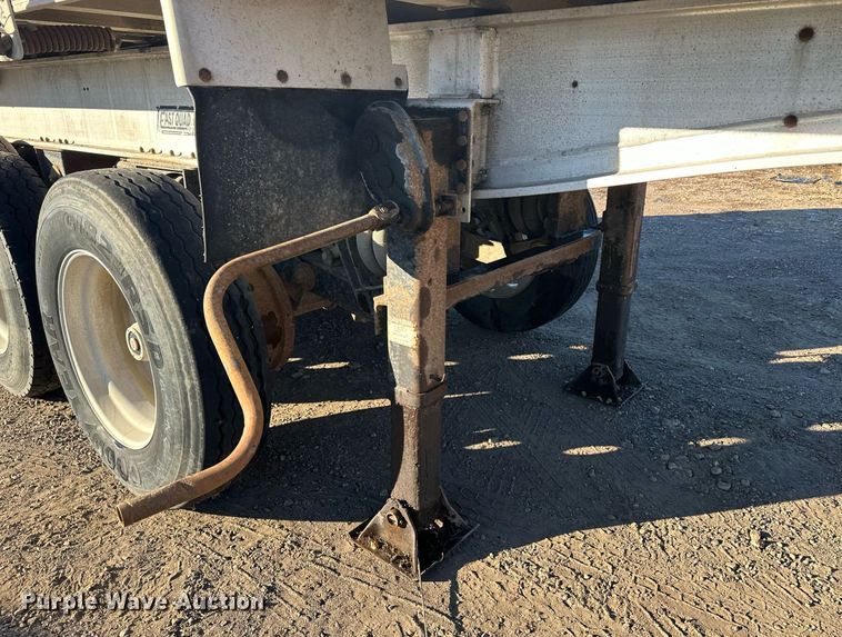 image for item LO9380 2000 East  end dump trailer