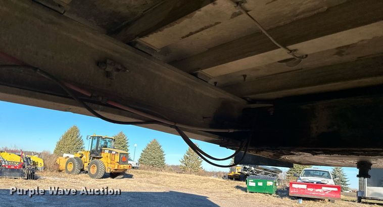 image for item LO9380 2000 East  end dump trailer