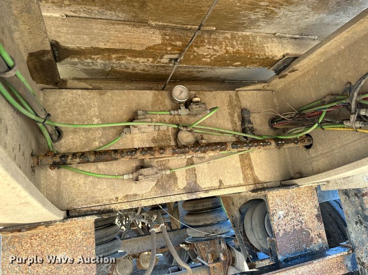 image for item LO9380 2000 East  end dump trailer