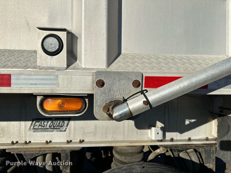 image for item LO9380 2000 East  end dump trailer