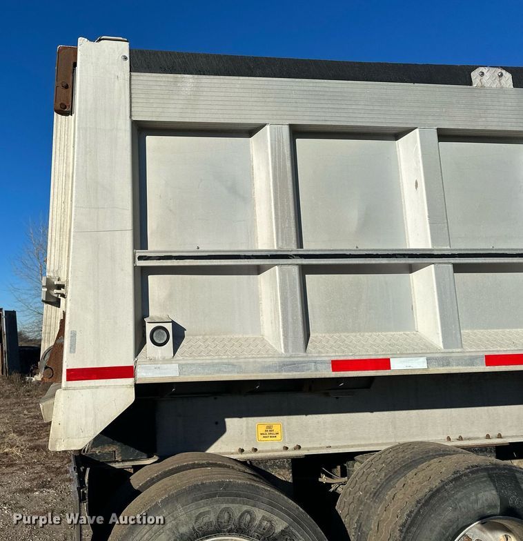 image for item LO9380 2000 East  end dump trailer