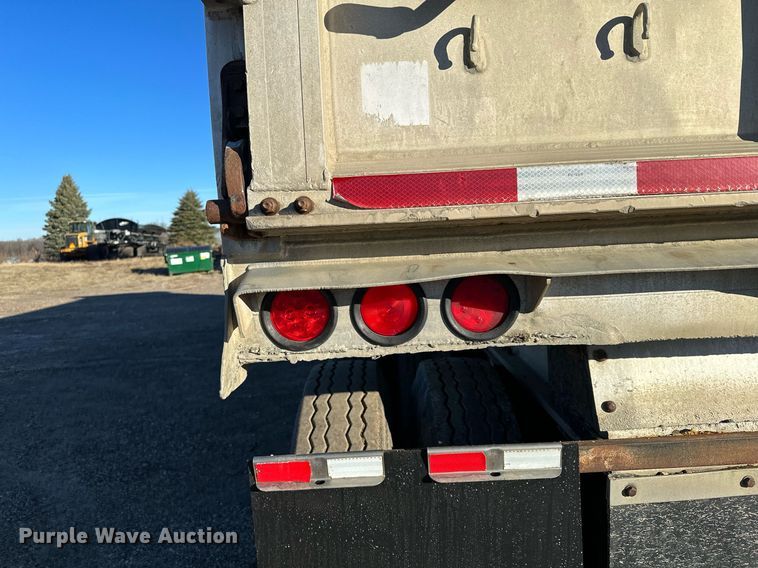 image for item LO9380 2000 East  end dump trailer