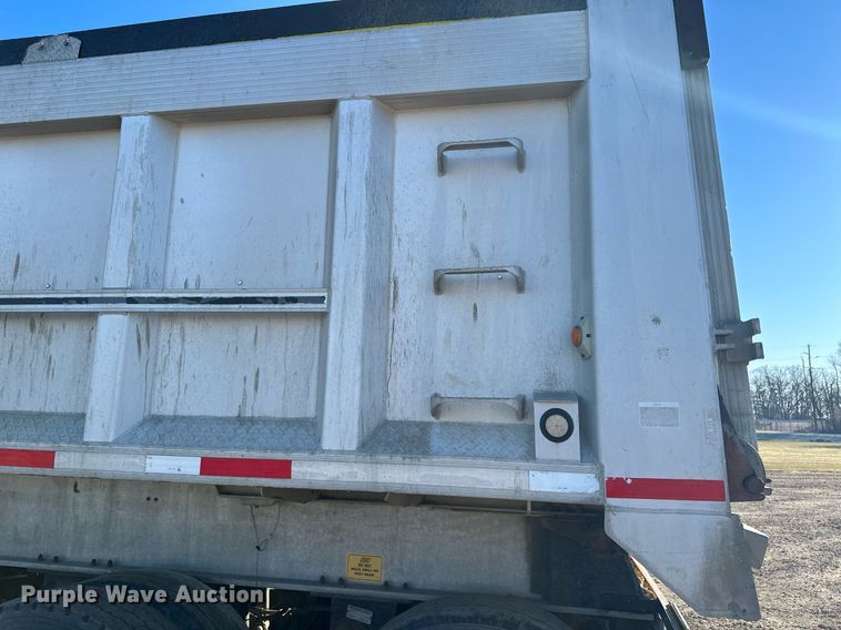 image for item LO9380 2000 East  end dump trailer