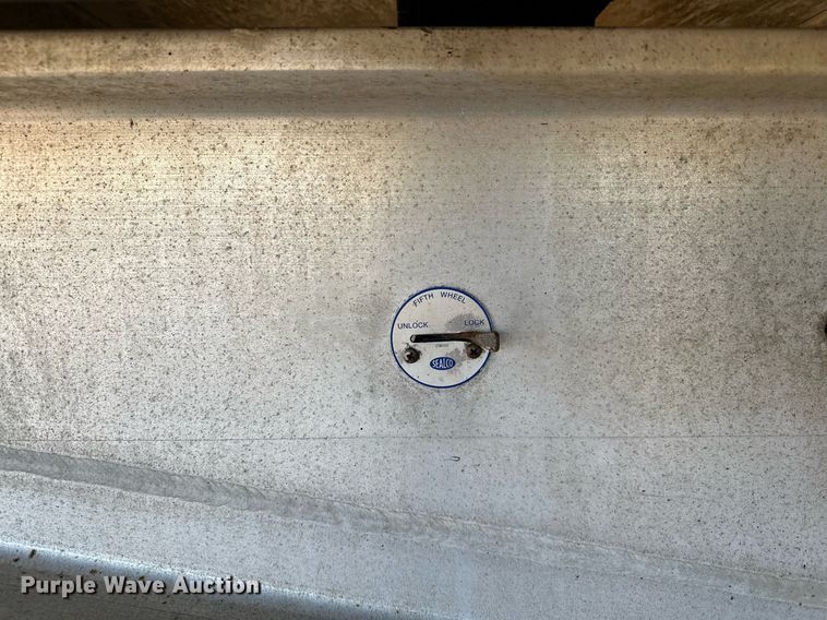 image for item LO9380 2000 East  end dump trailer