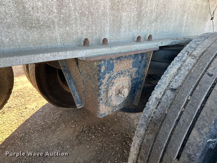 image for item LO9380 2000 East  end dump trailer