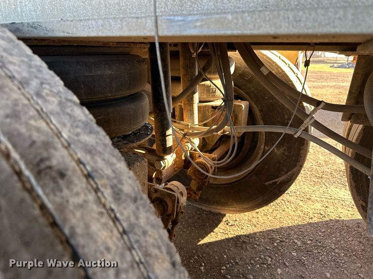 image for item LO9380 2000 East  end dump trailer