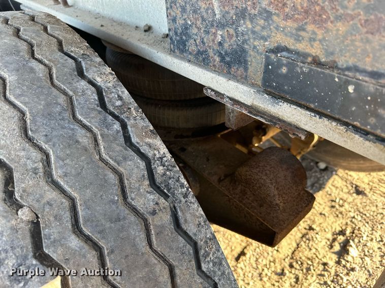 image for item LO9380 2000 East  end dump trailer