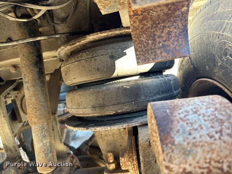 image for item LO9380 2000 East  end dump trailer