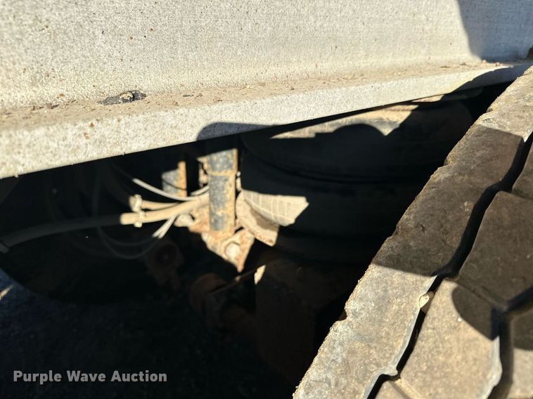 image for item LO9380 2000 East  end dump trailer