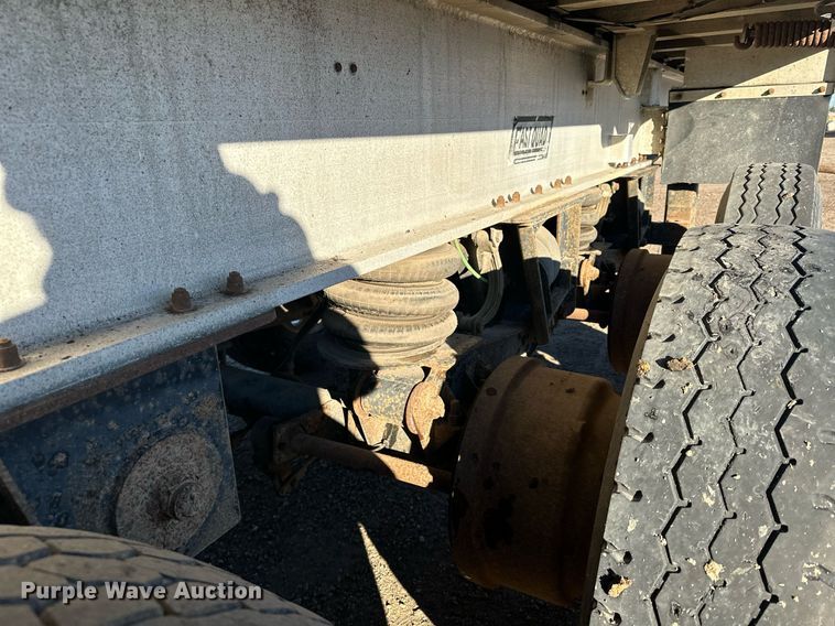 image for item LO9380 2000 East  end dump trailer