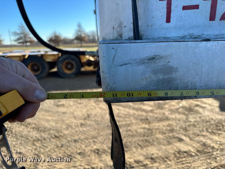 image for item LO9380 2000 East  end dump trailer