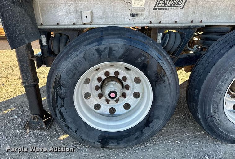 image for item LO9380 2000 East  end dump trailer