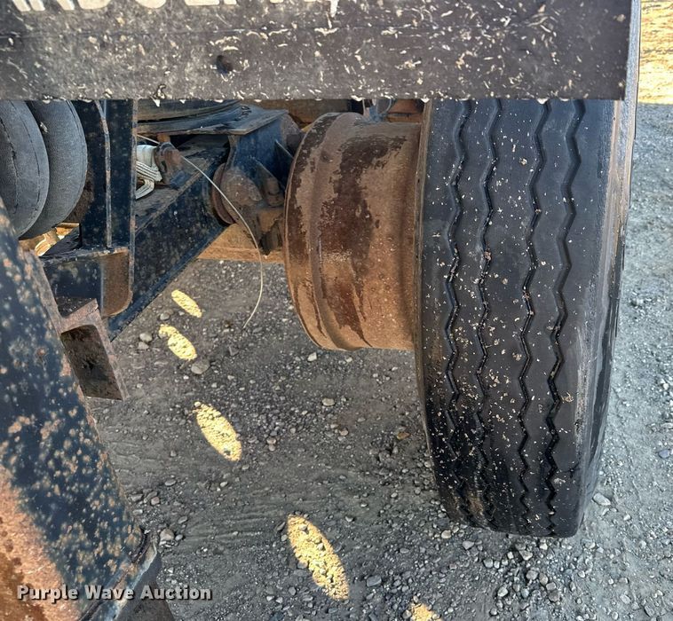 image for item LO9380 2000 East  end dump trailer