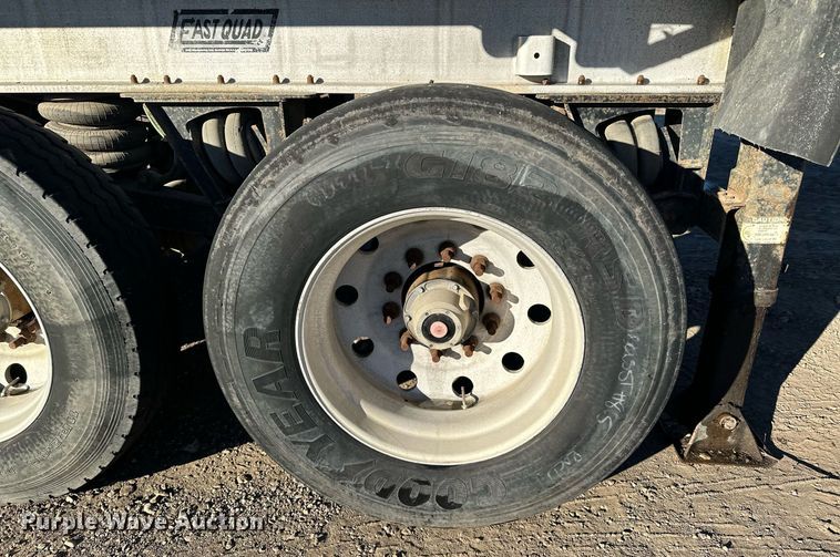 image for item LO9380 2000 East  end dump trailer