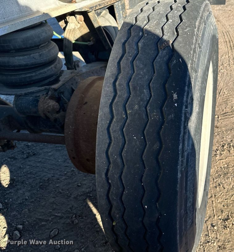 image for item LO9380 2000 East  end dump trailer