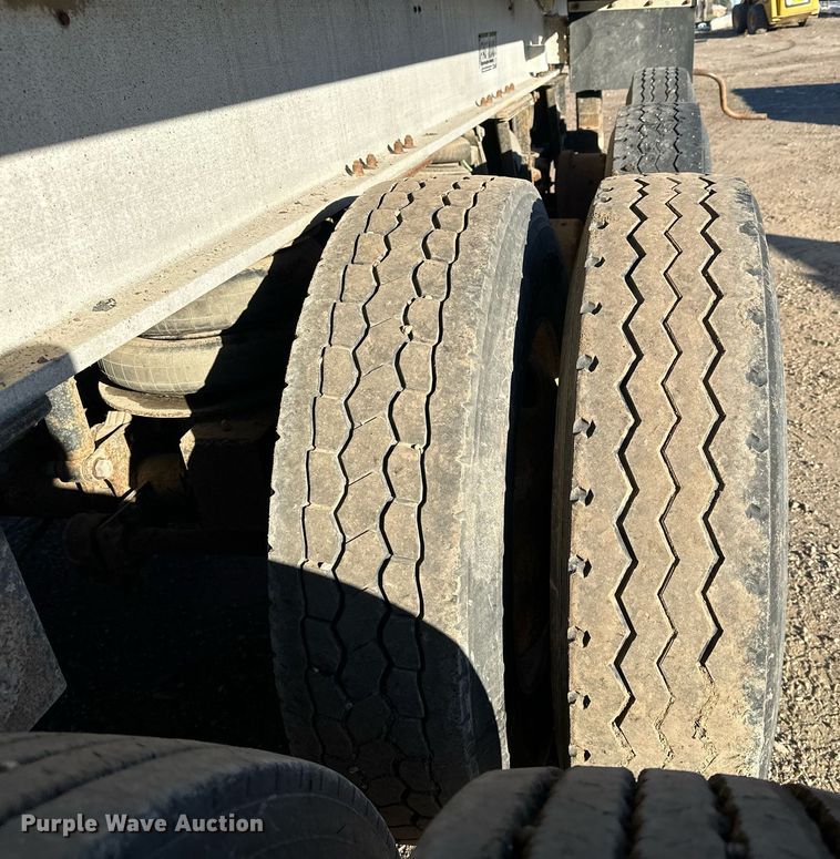 image for item LO9380 2000 East  end dump trailer