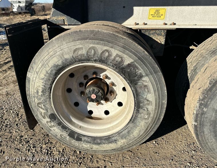 image for item LO9380 2000 East  end dump trailer