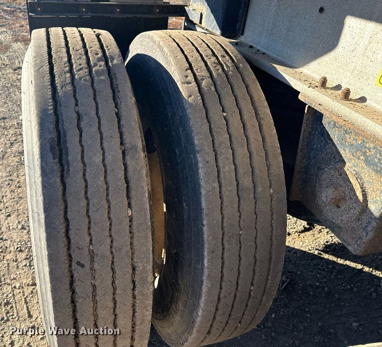 image for item LO9380 2000 East  end dump trailer