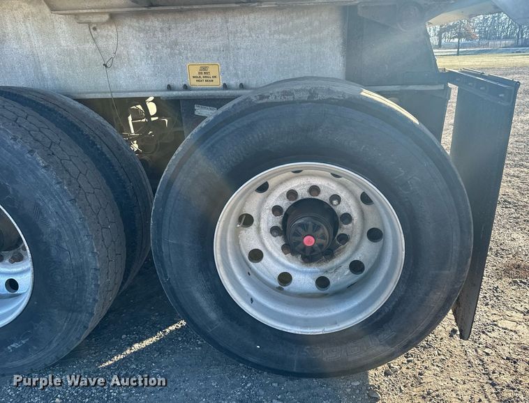 image for item LO9380 2000 East  end dump trailer