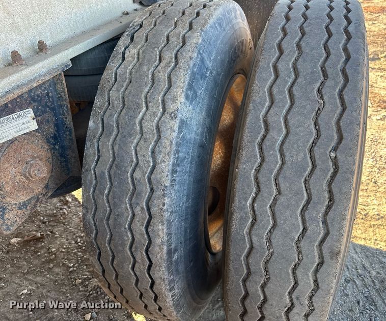 image for item LO9380 2000 East  end dump trailer