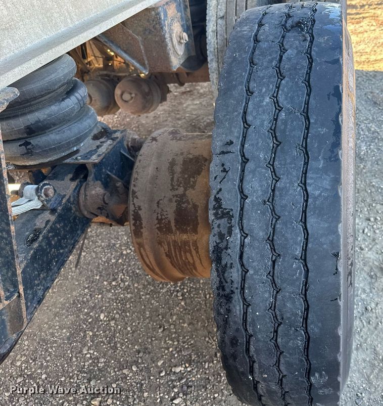 image for item LO9380 2000 East  end dump trailer