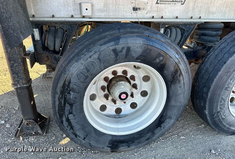 image for item LO9380 2000 East  end dump trailer