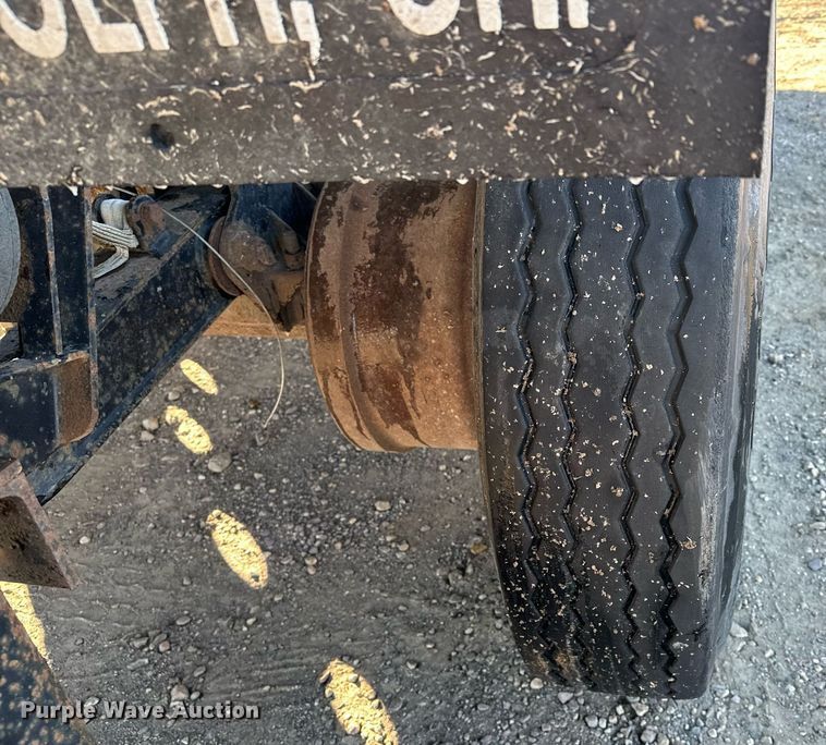 image for item LO9380 2000 East  end dump trailer