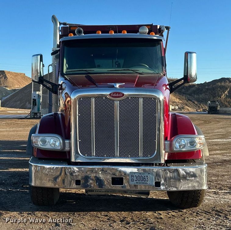 image for item LO9386 2019 Peterbilt 567  dump truck