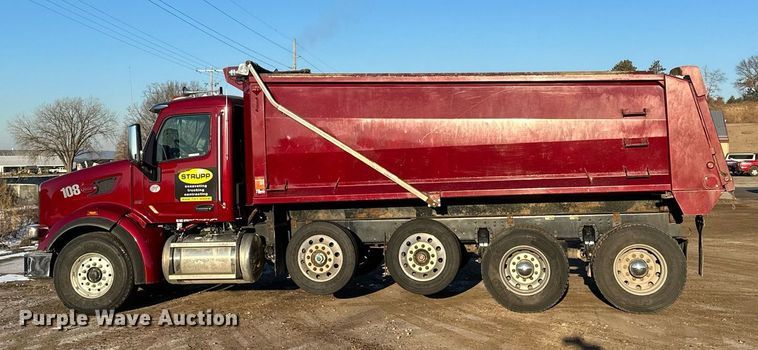 image for item LO9386 2019 Peterbilt 567  dump truck