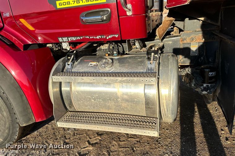 image for item LO9386 2019 Peterbilt 567  dump truck