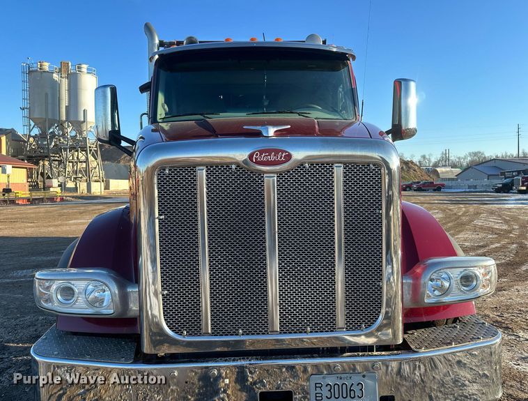 image for item LO9386 2019 Peterbilt 567  dump truck