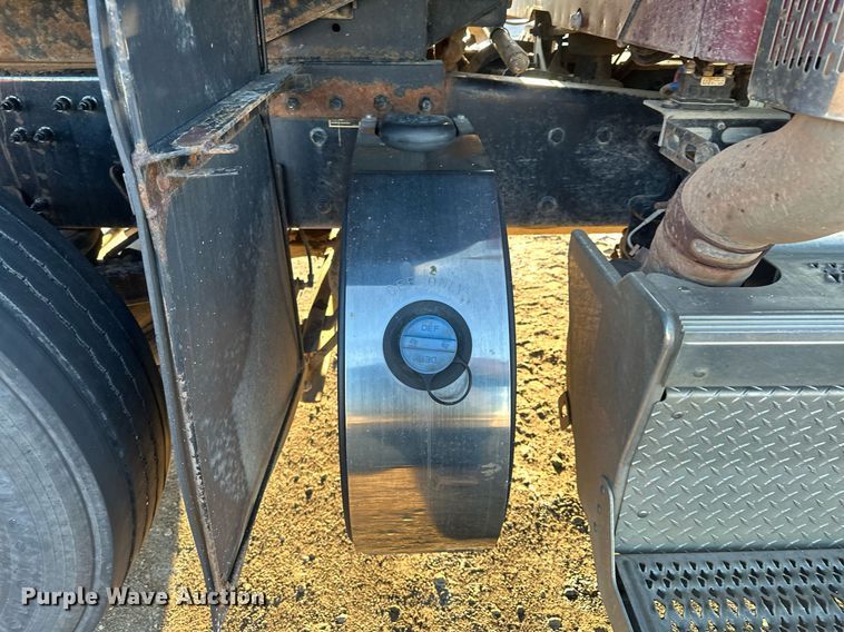 image for item LO9386 2019 Peterbilt 567  dump truck