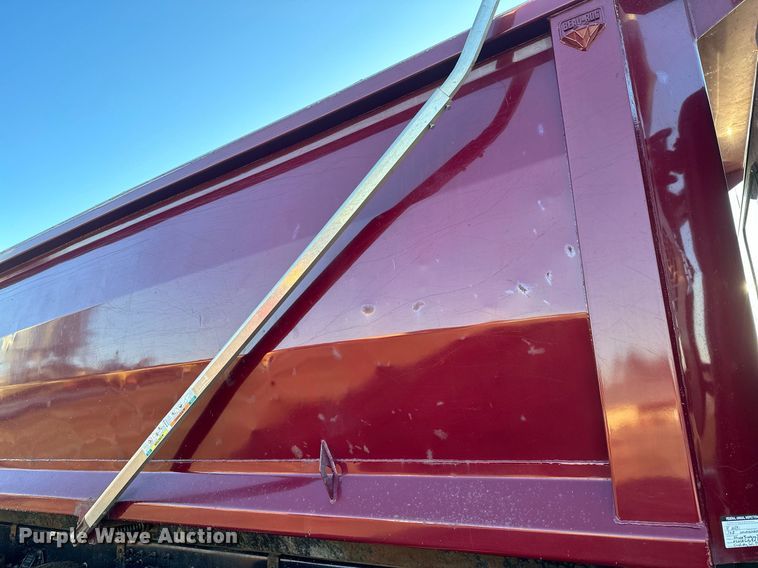 image for item LO9386 2019 Peterbilt 567  dump truck