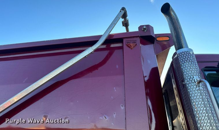 image for item LO9386 2019 Peterbilt 567  dump truck