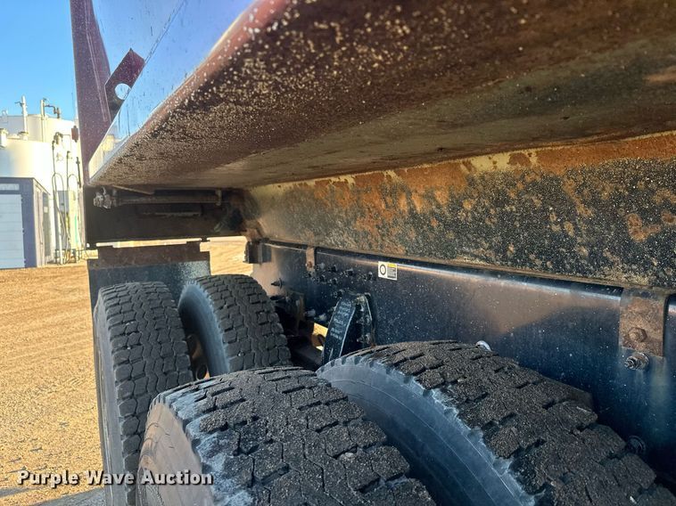 image for item LO9386 2019 Peterbilt 567  dump truck