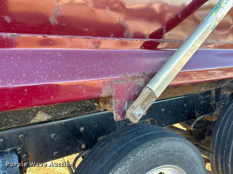 image for item LO9386 2019 Peterbilt 567  dump truck