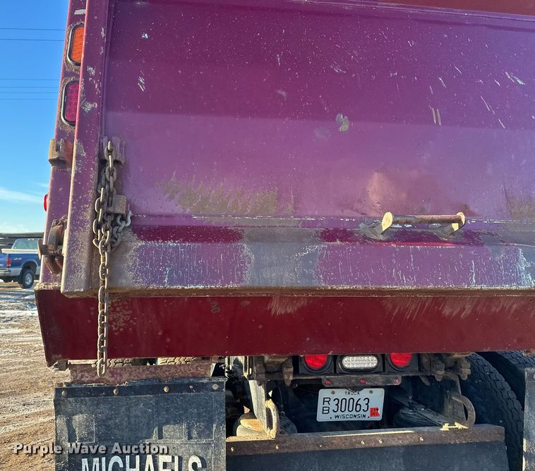 image for item LO9386 2019 Peterbilt 567  dump truck