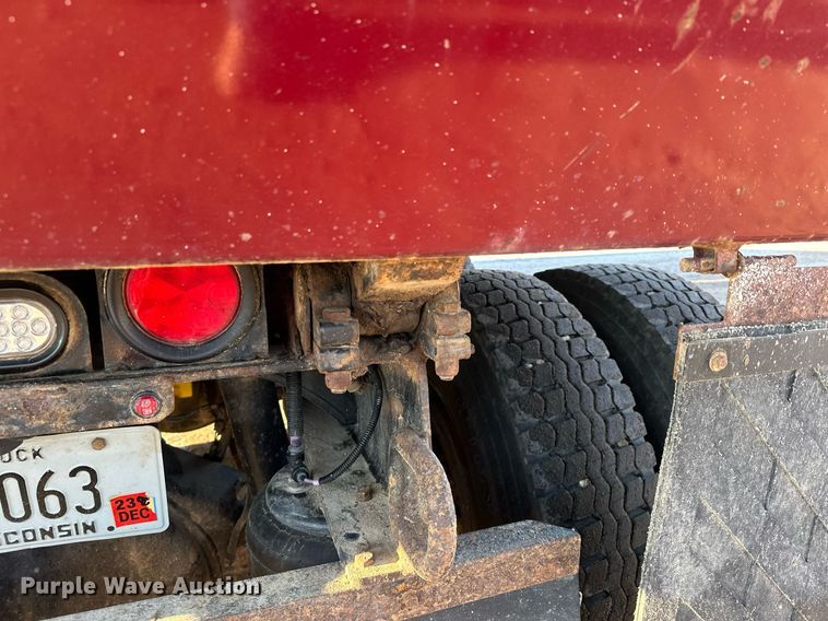 image for item LO9386 2019 Peterbilt 567  dump truck