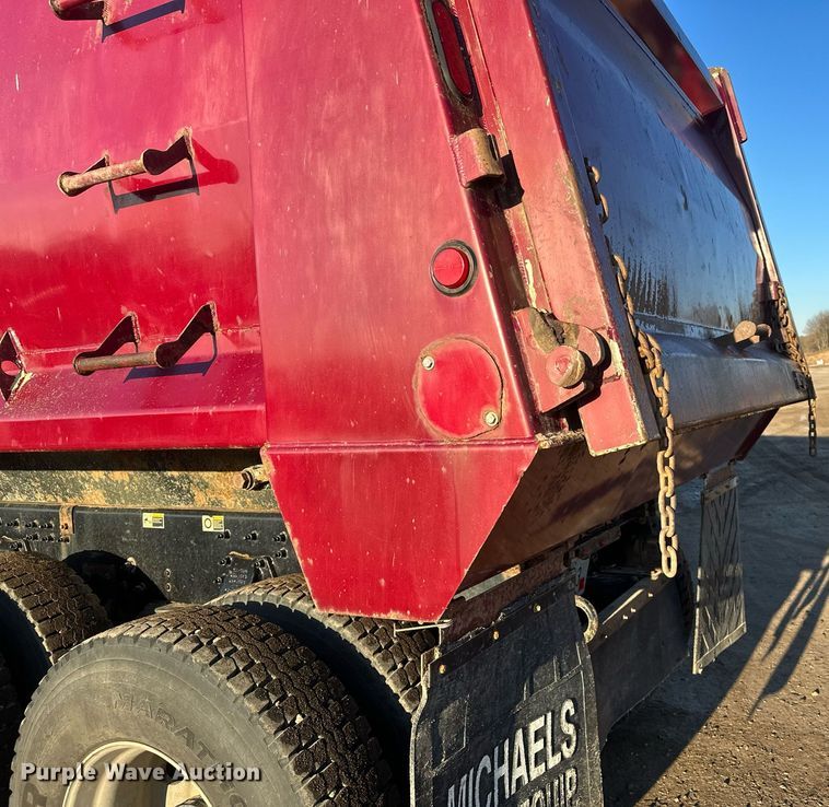 image for item LO9386 2019 Peterbilt 567  dump truck