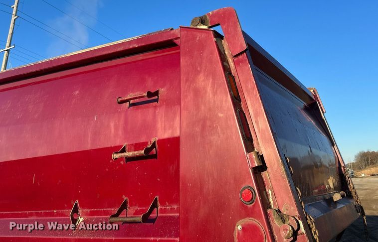 image for item LO9386 2019 Peterbilt 567  dump truck