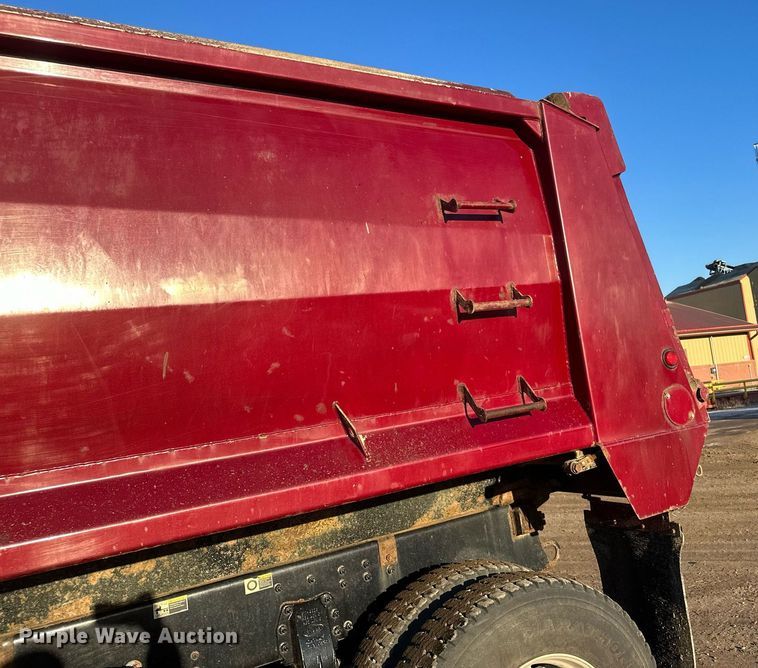 image for item LO9386 2019 Peterbilt 567  dump truck