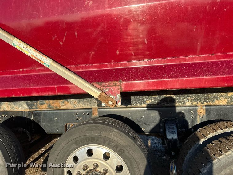 image for item LO9386 2019 Peterbilt 567  dump truck