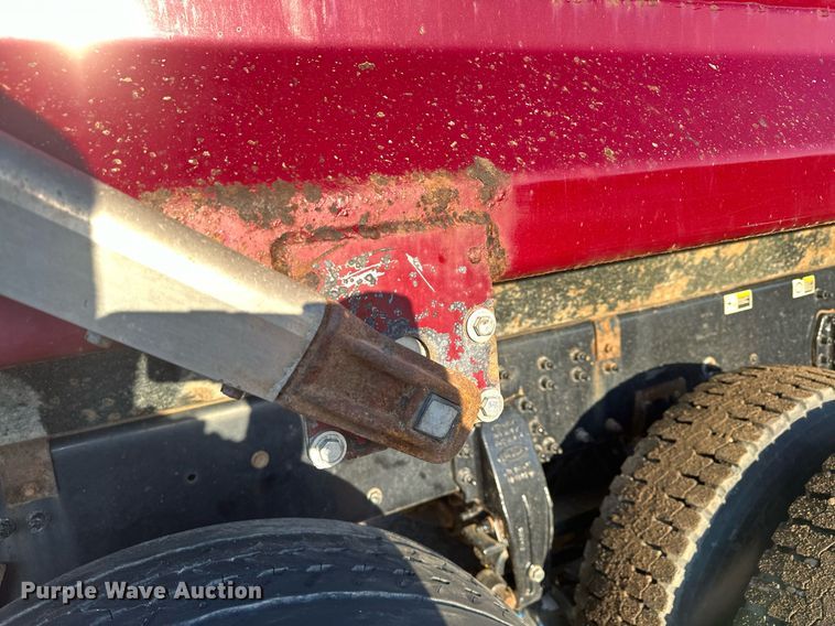 image for item LO9386 2019 Peterbilt 567  dump truck